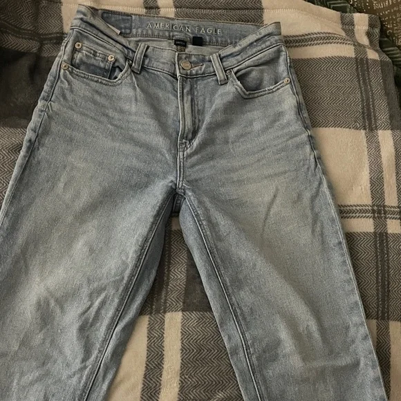 American Eagle Outfitters Women's Straight Leg Jeans in Light Blue - Picture 3 of 5